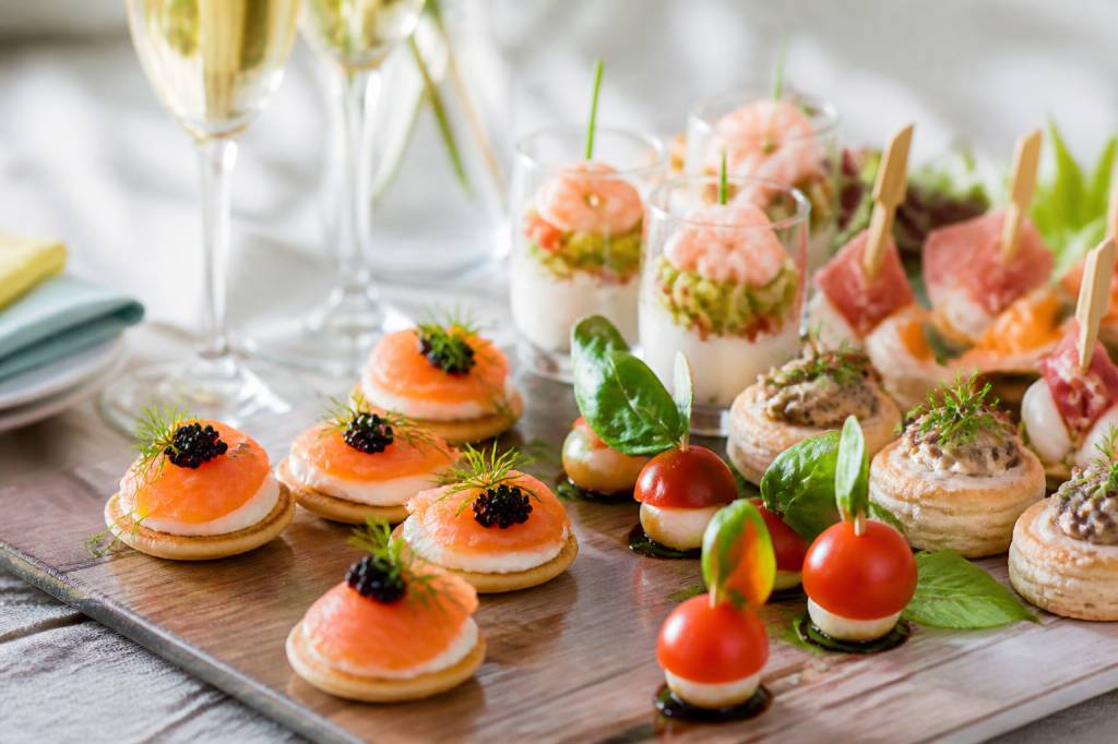 Apéritif léger et raffiné : idées gourmandes pour recevoir avec élégance Apéritif léger et raffiné : idées gourmandes pour recevoir avec élégance