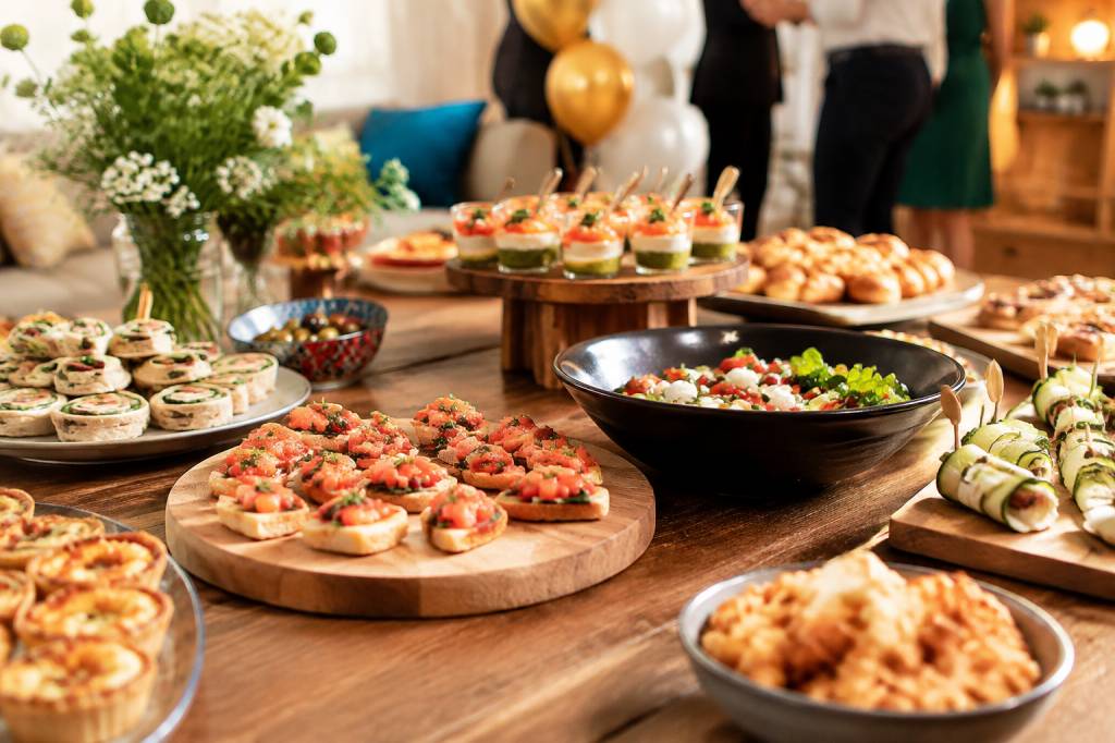 Buffet anniversaire adulte : idées gourmandes pour une fête réussie Buffet anniversaire adulte : idées gourmandes pour une fête réussie