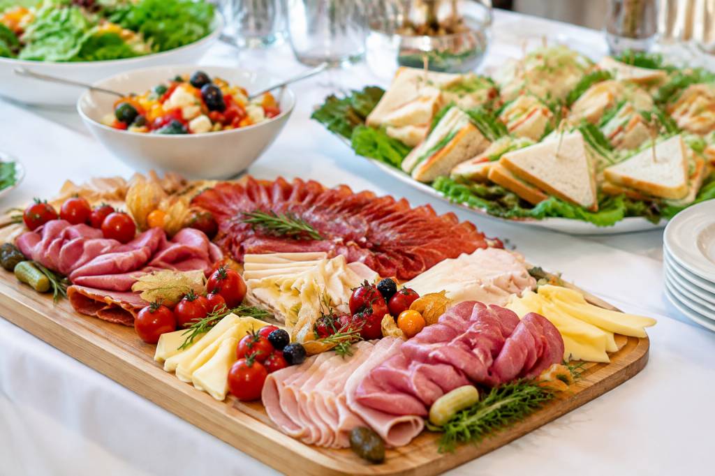 Buffet froid pour 40 personnes : quel prix prévoir ? Buffet froid pour 40 personnes : quel prix prévoir ?